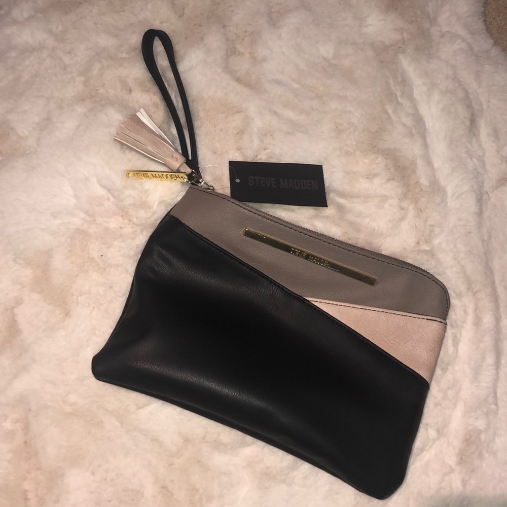 Steve Madden zipper clutch